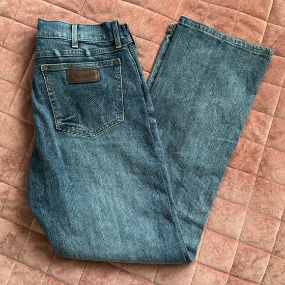 Wrangler ‘Retro Slim Boot’ Jeans - Picture 2 of 3
